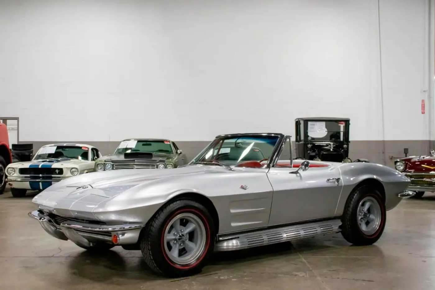 1963 Chevrolet Corvette — photograph 1 of 10