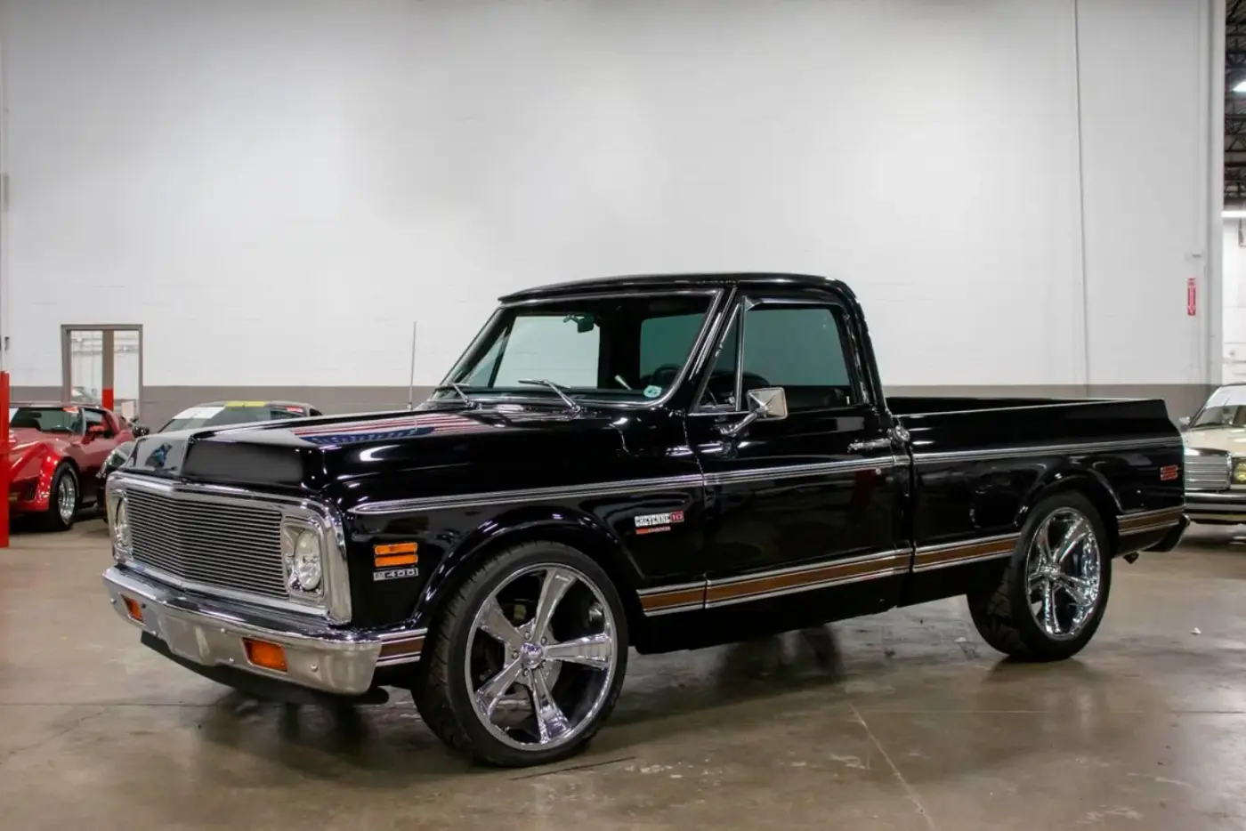 1972 Chevrolet C-10 Cheyenne — photograph 1 of 10
